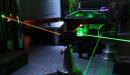 Układ do pobudzania optycznego półprzewodników z laserem impulsowym